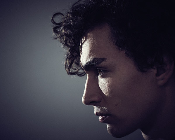Robert Sheehan: close-up