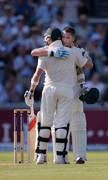 3rd ashes day 1 TJ: Michael Clarke celebrates his century with Steve Smith 