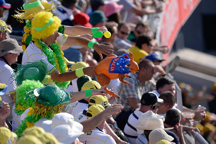 3rd ashes day 1 TJ 2: Aussie fans celebrate a four