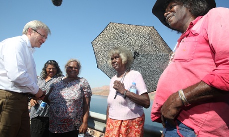 PM Kevin Rudd with traditional owners from Right, Ted Carlton, Minnie Lumai (umbrella) Helen Gerard  and Eda O'Malley on the Ord River Dam, Thursday 15th August 2013.