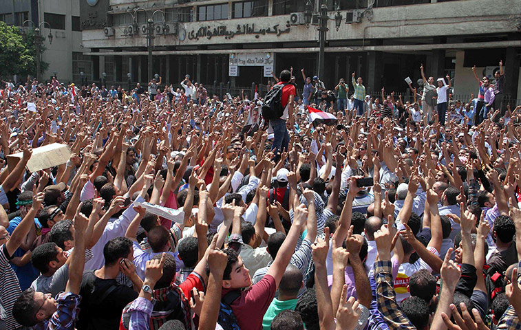 Day 3: Cairo violence: Egyptian Muslim Brotherhood supporters