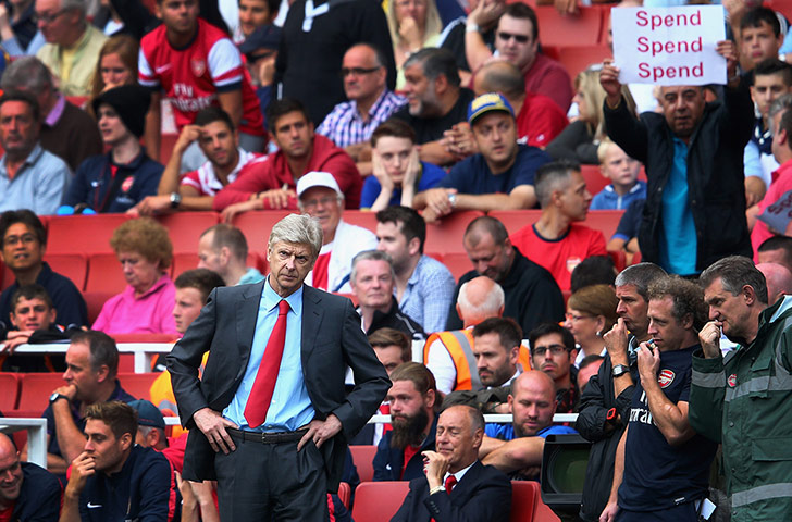 saturday round-up: Fan holds up a sign at Arsenal