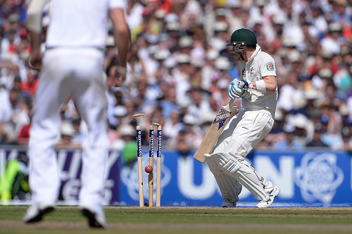 ashes 3rd test day 2: Michael Clarke plays on to his own wicket 