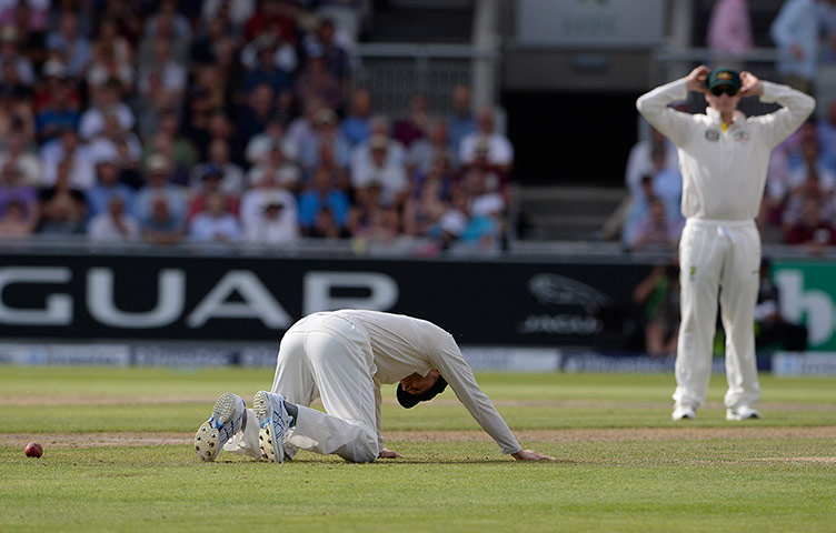 ashes 3rd test day 2: Michael Clarke just fails to catch Cook off Lyon 