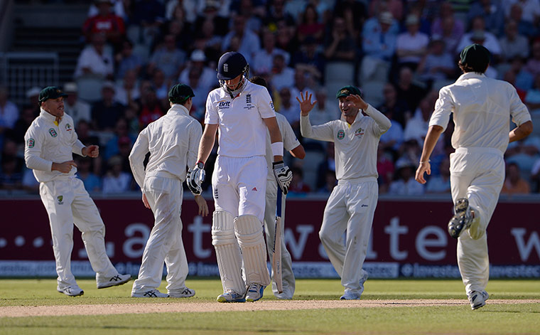 ashes 3rd test day 2: Joe Root walks off after his dismissal to Siddle 