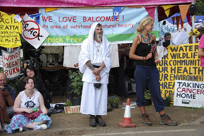 Fracking protest: Protesters at the main gate of the Cuadrilla drilling site