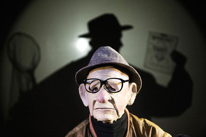 Edinburgh festival : It's Dark Outside