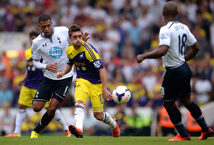.premier league: Tottenham Hotspur v Swansea City - Premier League