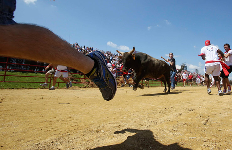 us bull run: Participants run in the Great Bull Run in Petersburg Virginia