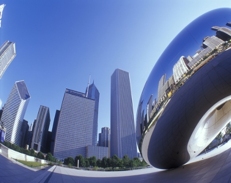 Cloud Gate Millennium Park and downtown Chicago skyline.