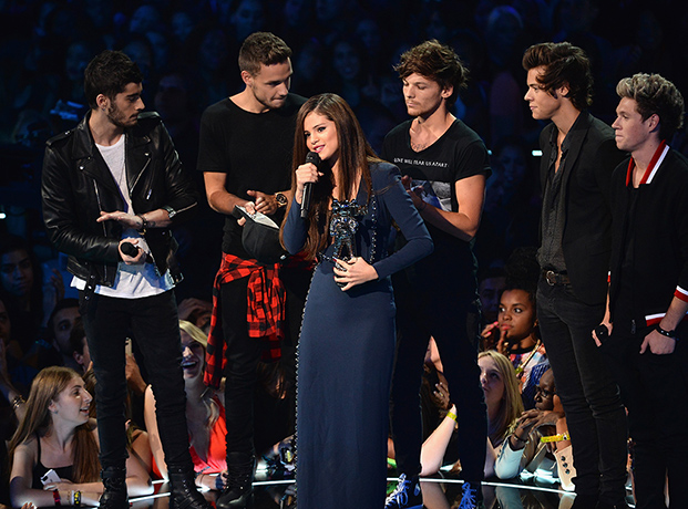 VMA awards: One Direction present The Best Pop Video award to Selena Gomez