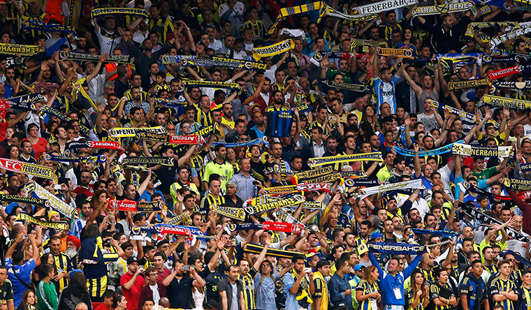 arsenal 3: Fenerbahce fans