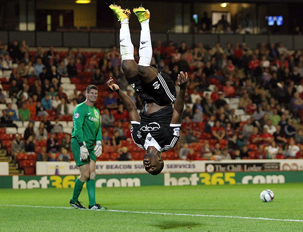 capital one cup: Emmanuel Mayuka celebrates