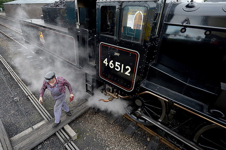 Highland Mainline: The train is prepared in the engine shed