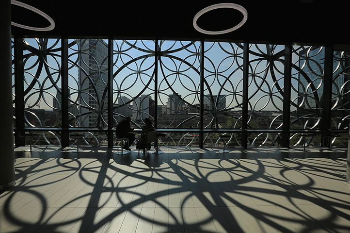 Birmingham Library: The design of interlacing rings reflects the canals and tunnels of Birmingh