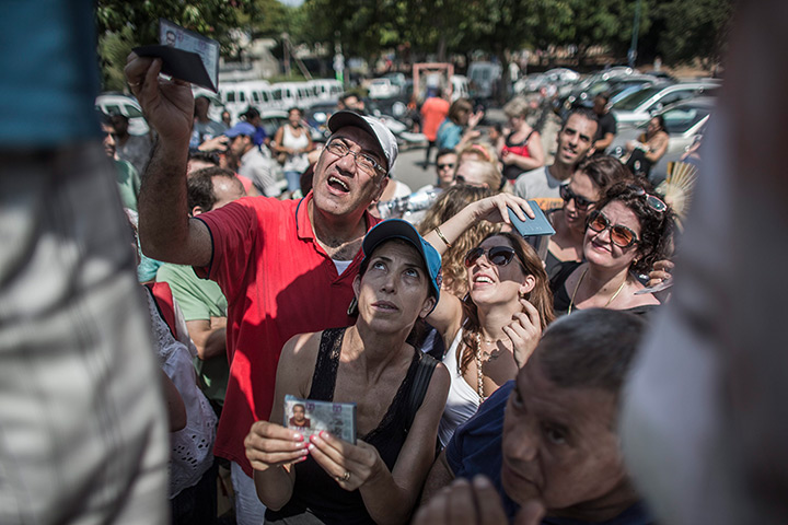 Israel preparations: Israelis try to register to get new gas masks at the central post office in