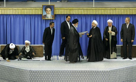 De Irán, el ayatolá Ali Jamenei da su aprobación oficial al presidente electo Hasan Rouhani
