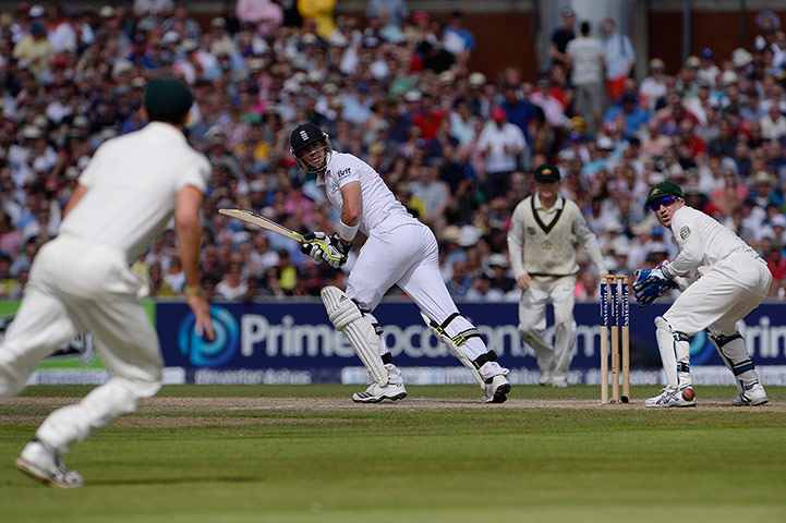 Tom 3rd test day 3: Kevin Pietersen flicks Lyon for a couple 
