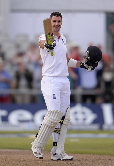 Tom 3rd test day 3: Kevin Pietersen celebrates his century 
