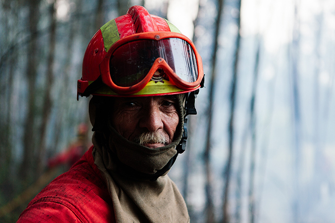 Wildfires in Portugal: A firefighter from Sintra takes a break from taclikg the fires