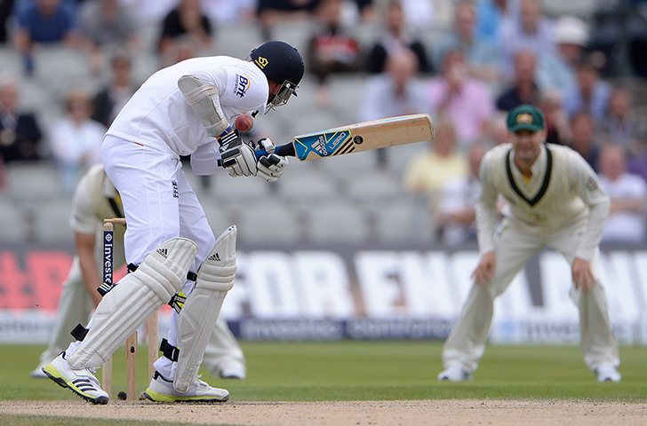 Ashes day four: Broad hit by Harris