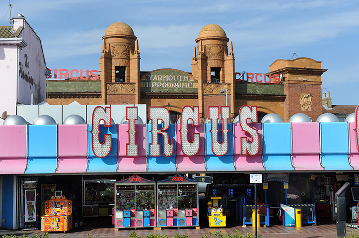 UK Seaside Towns: Amusements along the esplande in Great Yarmouth