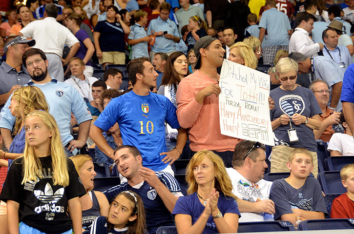All-Star Game: Fans Totti sign