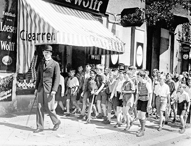 Sirens & Sinners: Emil and the Detectives