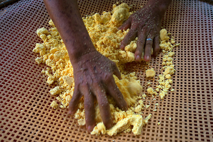 Alex Atala: Manioc flour preparation