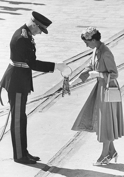 Gibraltar history: The Queen receives four silver keys to the fortress of Gibraltar