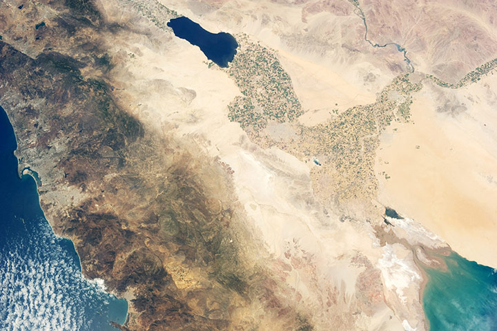 Satelitte Eye on Earth: Salton Trough : The Imperial and Coachella Valleys of southern California