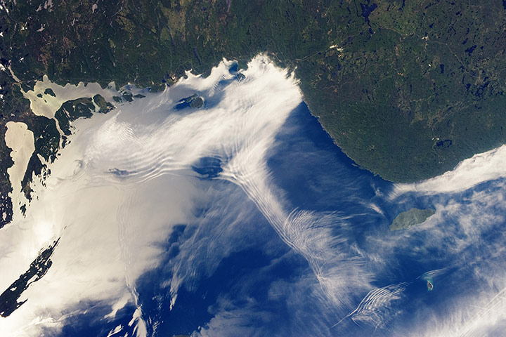 Satelitte Eye on Earth: Gravity Waves and Sunglint, Lake Superior