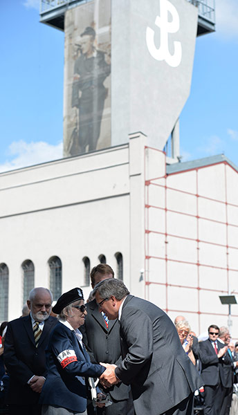 Warsaw Uprising: Polish President Bronislaw Komorowski gives the Gold Cross of Merit
