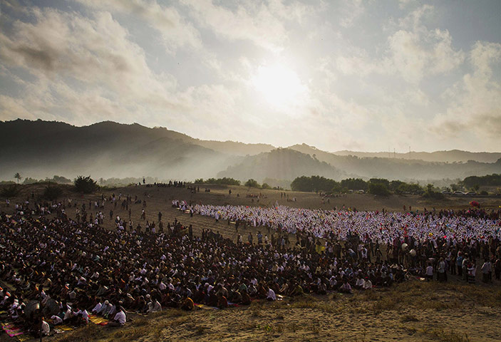 20 Photos: People attend Eid al-Fitr prayers at Parang Kusumo beach near Yogyakarta