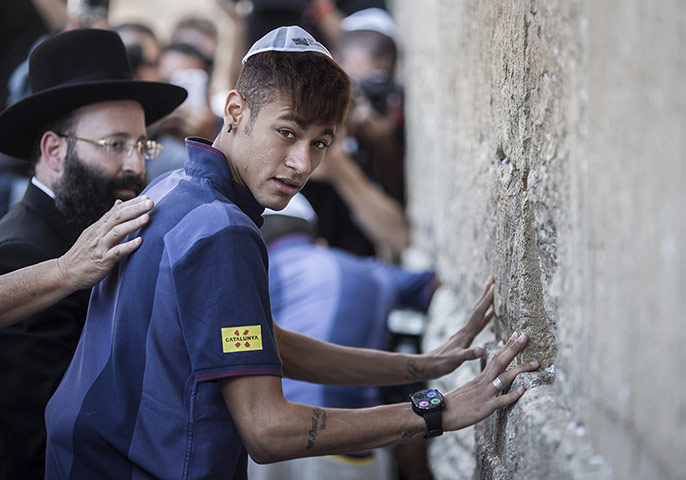 20 Photos: FC Barcelona's Neymar touches the stones of the Western Wall in Jerusalem