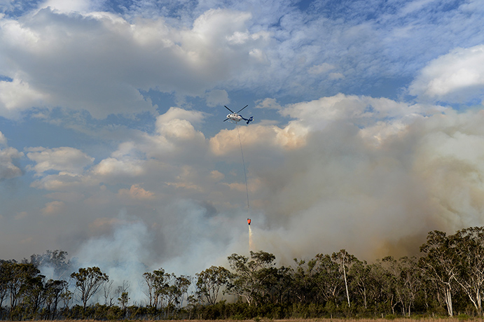 West Sydney bushfires: A bush fires comes within 200m of houses at Windsor Downs near Richmond