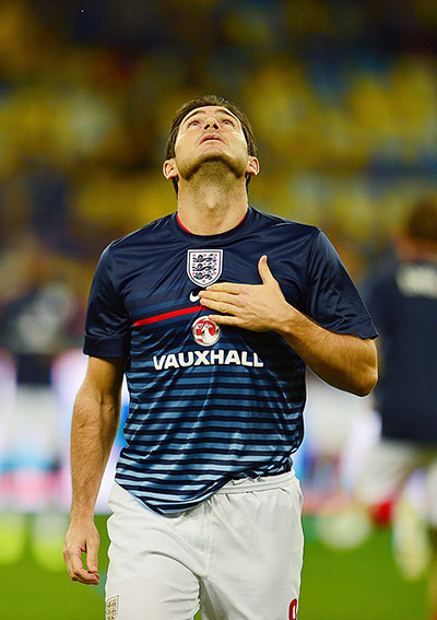 Ukraine v England: Frank Lampard warms up