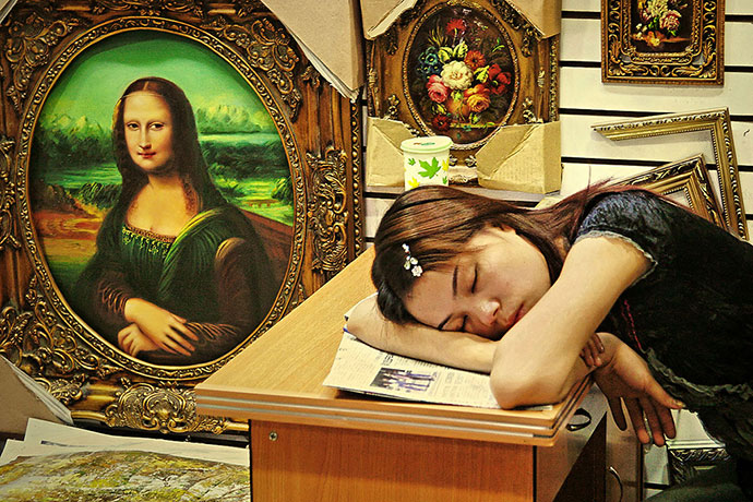 Big Picture - Daydreamers: Woman lying on desk sleeping