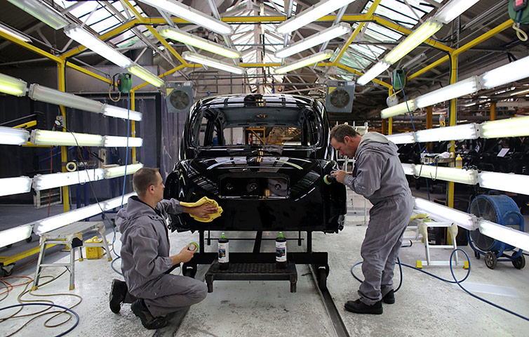 London cab company: London Black Cab Production Resumes In Coventry