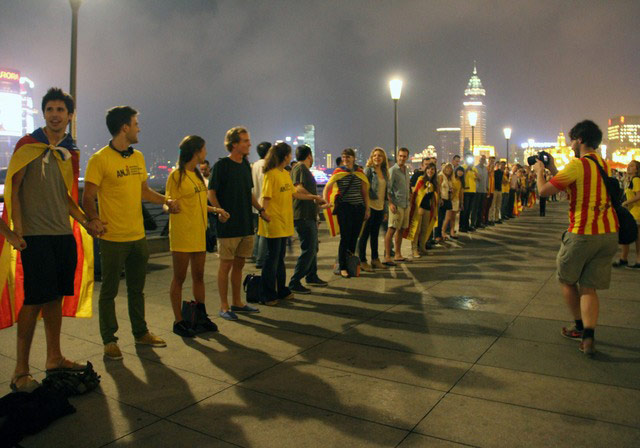 National Catalan day: shanghai catalan chain