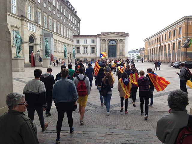 National Catalan day: Danish Catalan chain