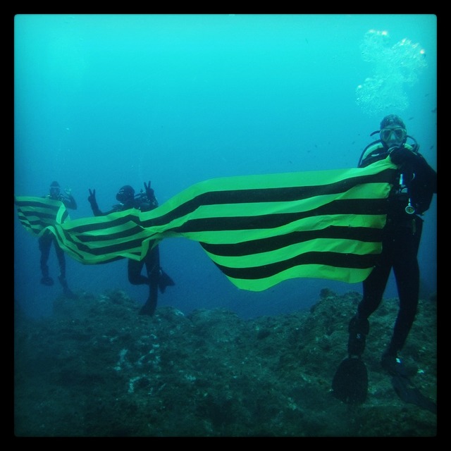 Divers underwater with Catalan flag