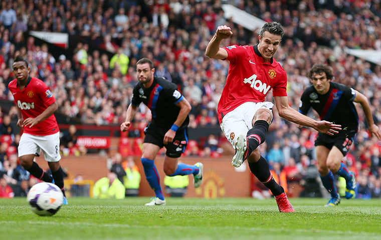 Saturday Roundup: Robin Van Persie scores a penalty