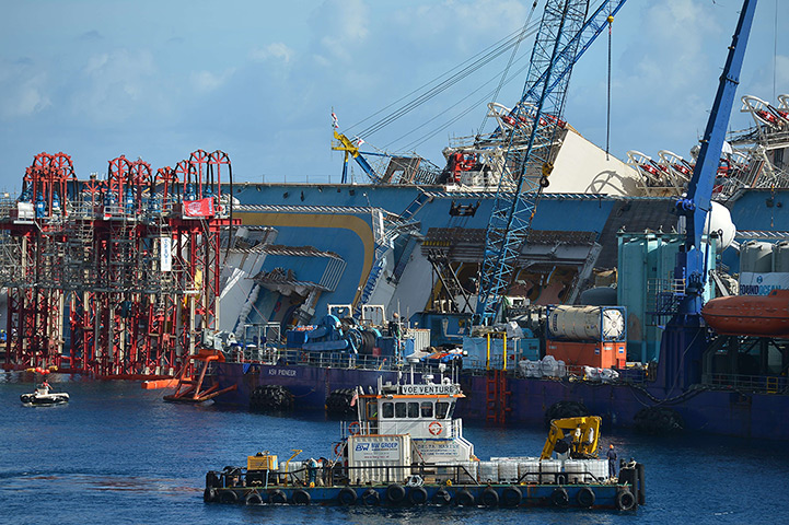 Concordia salvage: The US salvage company Titan and Italian firm Micoperi work at the wreck 