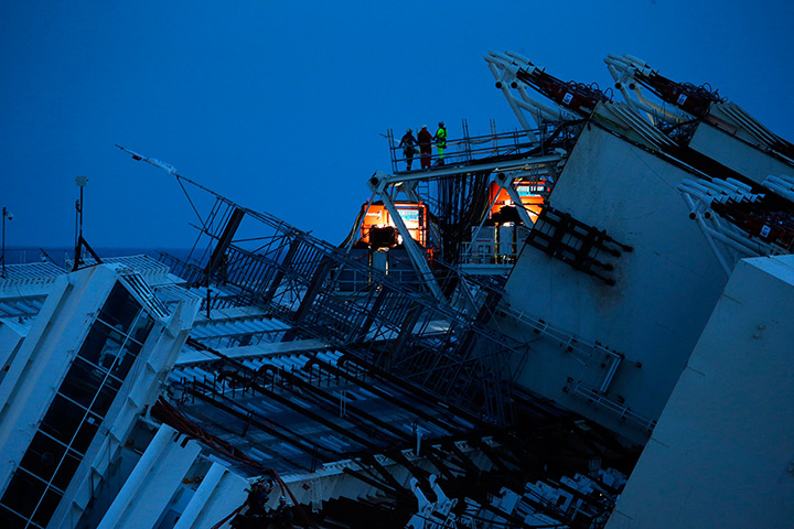 Concordia salvage: Salvage crew workers on the side of the capsized cruise liner 