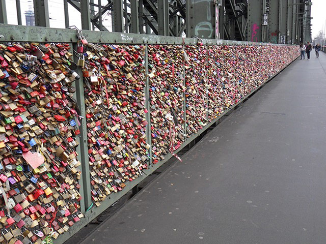 Alternative Germany: padlock bridge cologne
