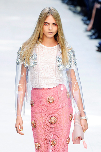 Burberry at LFW: Cara Delevingne modelling for Burberry