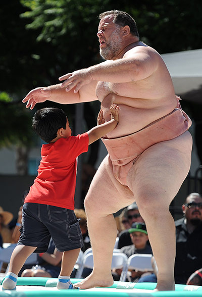 A Lighter Look: Four-year-old Reign Schlander pushes heavyweight