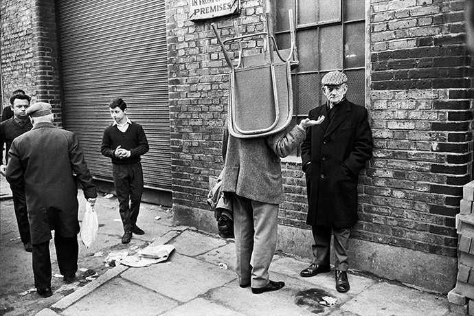 Tony Ray Jones: Brick Lane Market, 1966