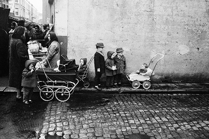 Tony Ray Jones: Portobello Road, London, 1966 